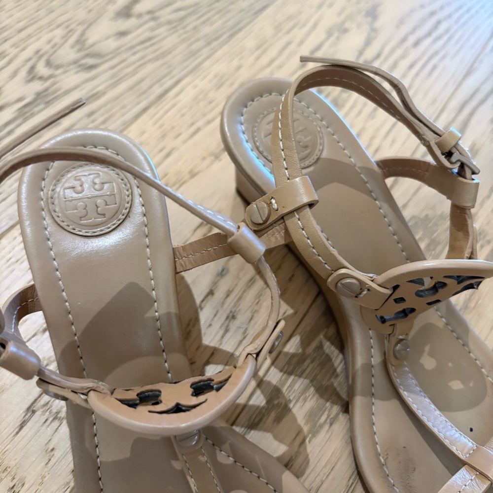 Tory Burch Tan Wedge Sandals with Strappy Details - Picture 3 of 8